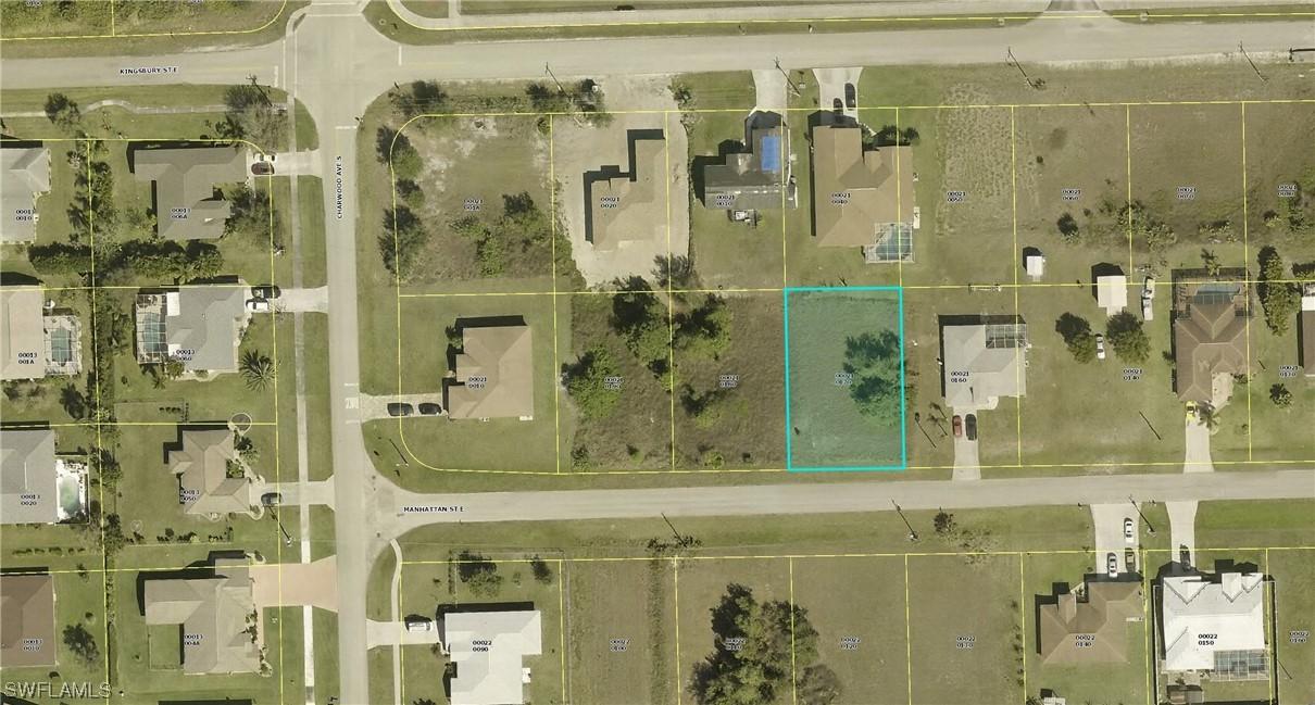 667 Manhattan St., Lehigh Acres, FL 33974