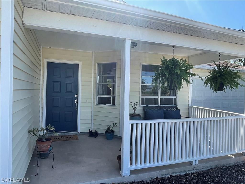 827 NW 28th Pl., Cape Coral, FL 33993