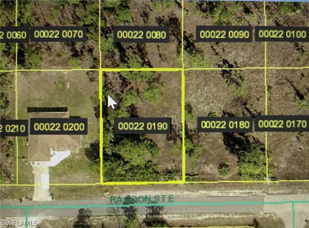 1237 Raccoon St., Lehigh Acres, FL 33974