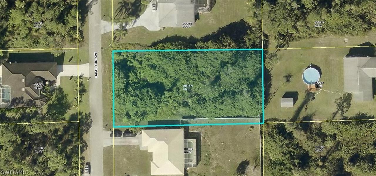 208 Hamilton Ave., Lehigh Acres, FL 33936