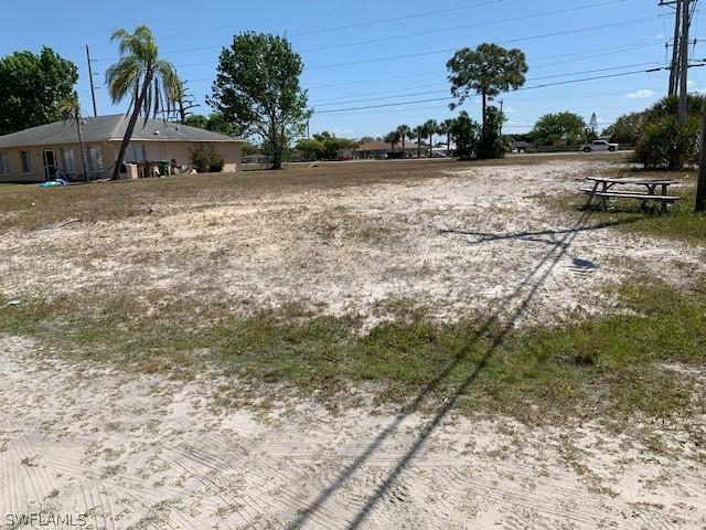1825 SW Santa Barbara Pl., Cape Coral, FL 33991