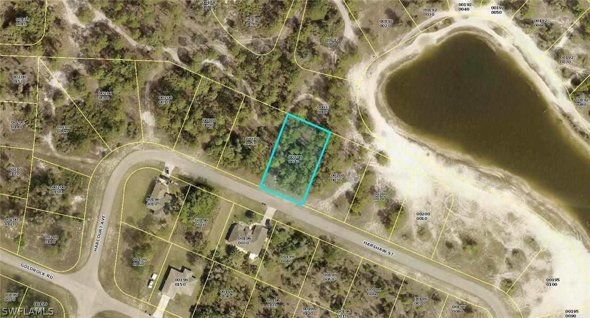 417 Harshaw St., Lehigh Acres, FL 33974