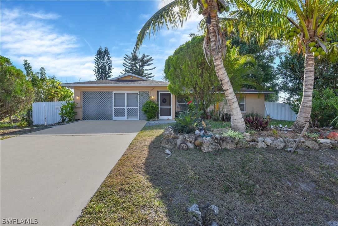 490 NE 3rd Ct., Cape Coral, FL 33909