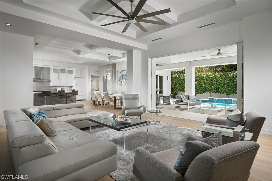 480 9th Ave., Naples, FL 34102