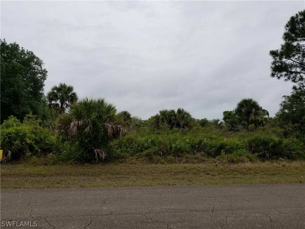 410 Henry Ave., Lehigh Acres, FL 33972