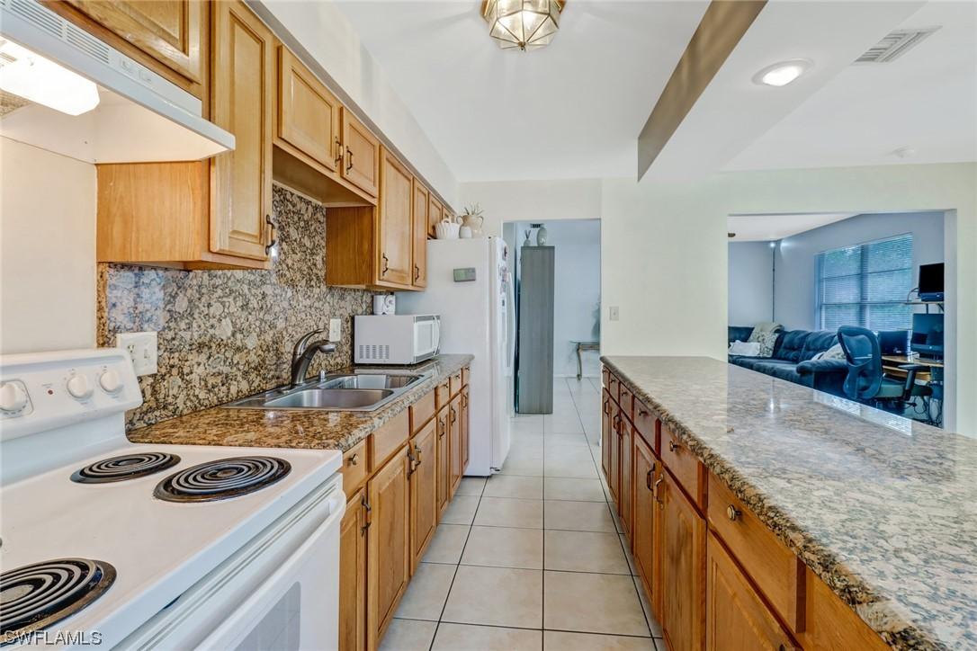 2924 Estey Ave., Naples, FL 34104
