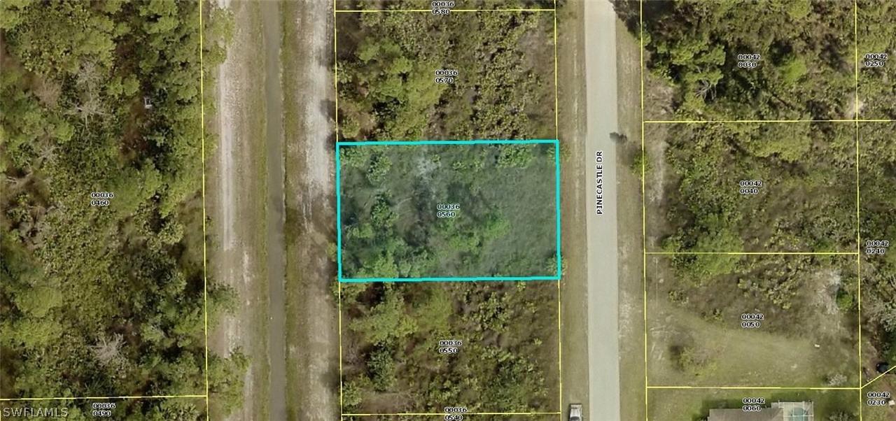 725 Pinecastle Dr., Lehigh Acres, FL 33974
