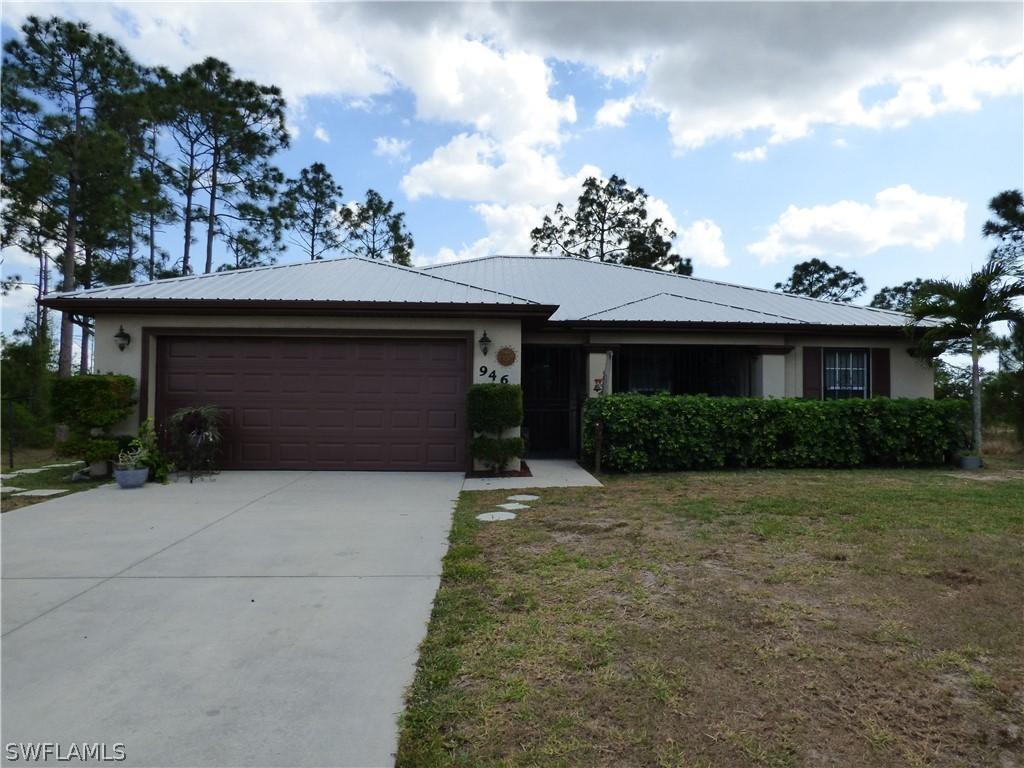 946 Filbert St., Lehigh Acres, FL 33974