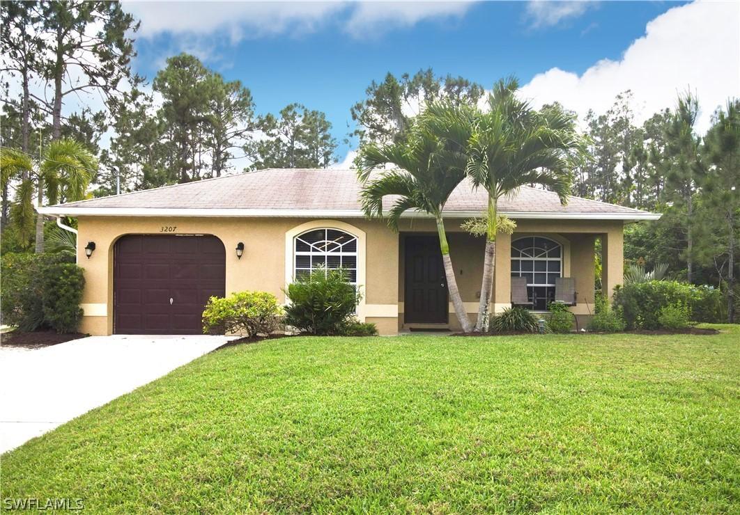 3207 33rd St., Lehigh Acres, FL 33976