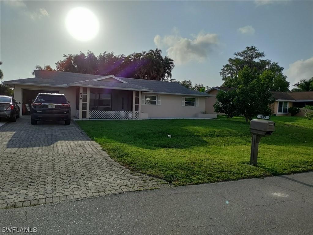 939 Bluebird St., Naples, FL 34104