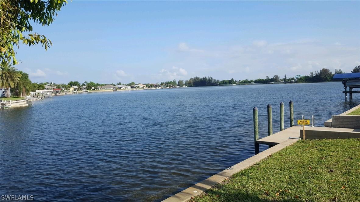 922 SW Santa Barbara Pl., Cape Coral, FL 33991