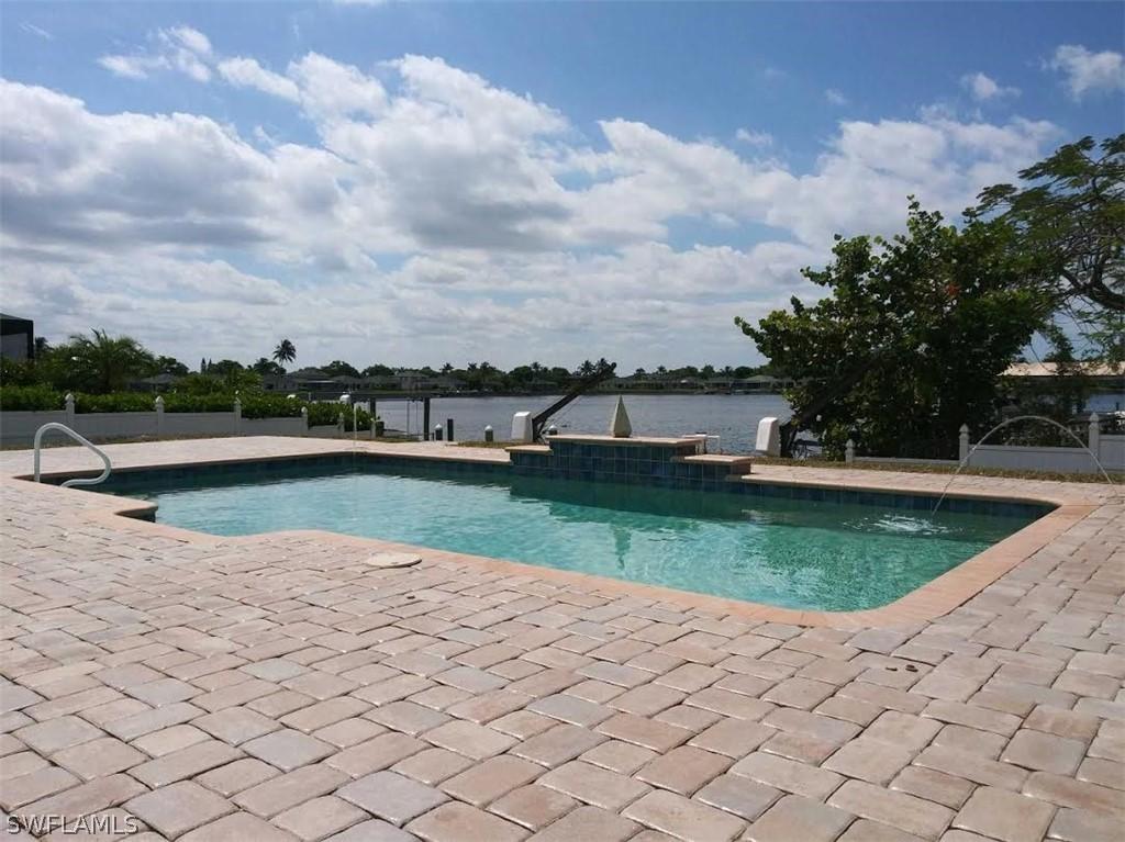 520 Trafalgar Pkwy., Cape Coral, FL 33991