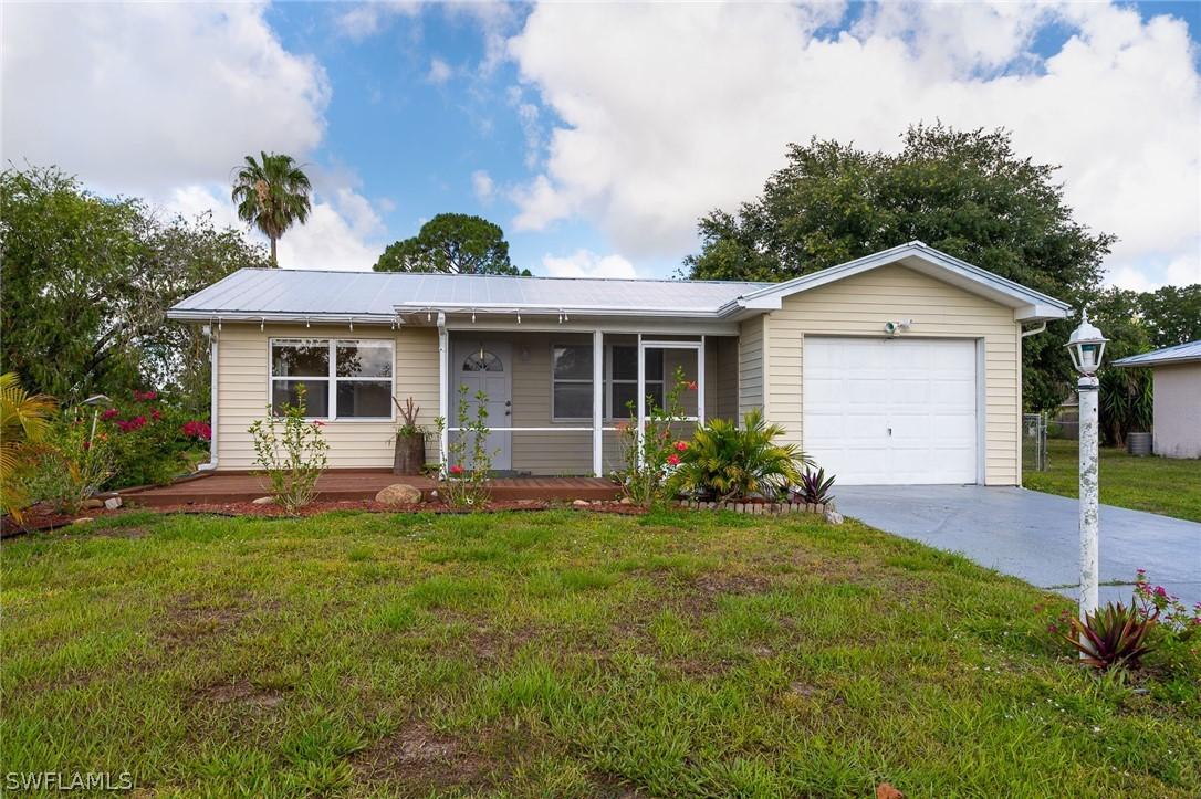 432 Cactus Cir., Lehigh Acres, FL 33936