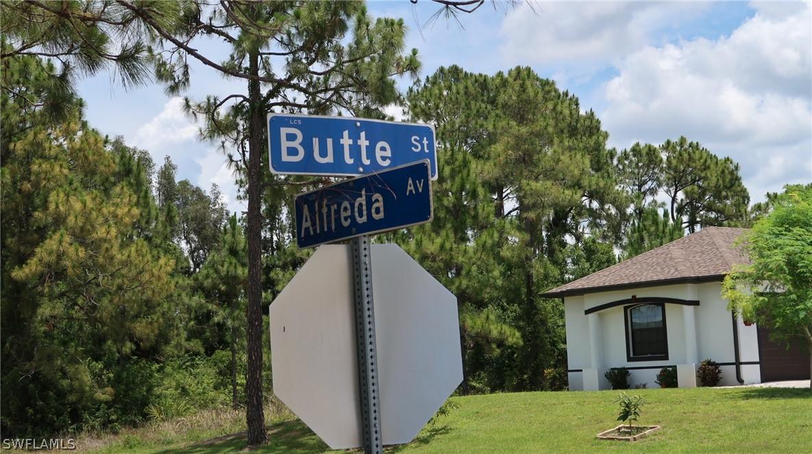 1012 Alfreda Ave., Lehigh Acres, FL 33971