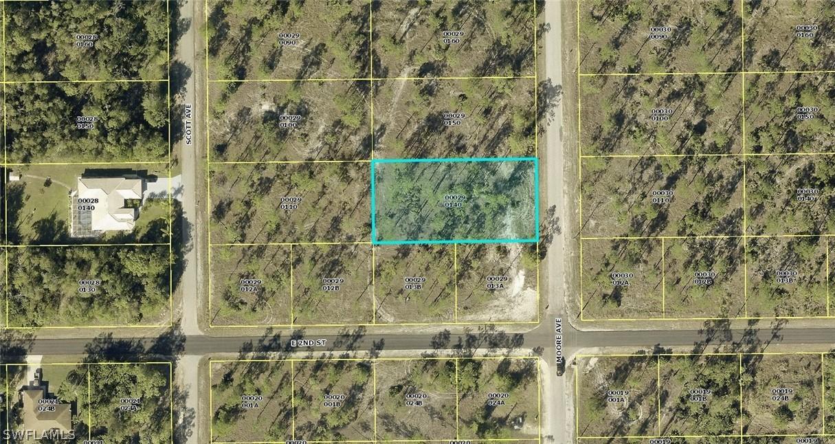 203 Moore Ave., Lehigh Acres, FL 33936