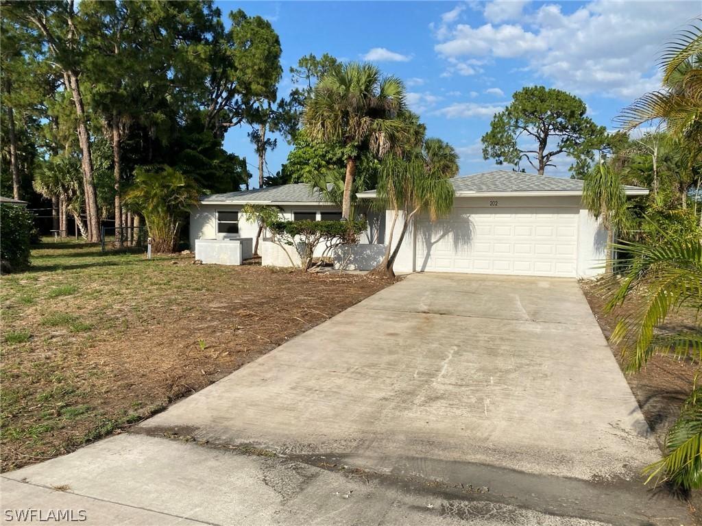 202 Lake Ave., Lehigh Acres, FL 33936