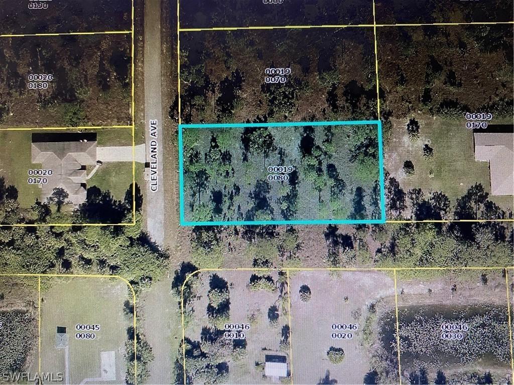 908 Cleveland Ave., Lehigh Acres, FL 33972