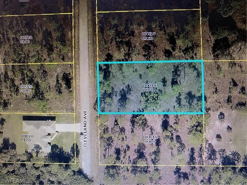 910 Cleveland Ave., Lehigh Acres, FL 33972