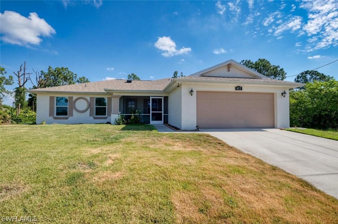 927 Flanders St., Lehigh Acres, FL 33974