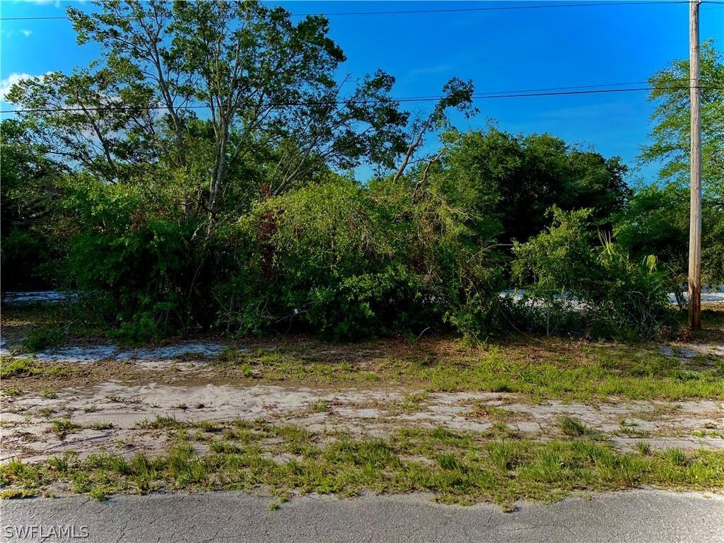 617 Grant Blvd., Lehigh Acres, FL 33974