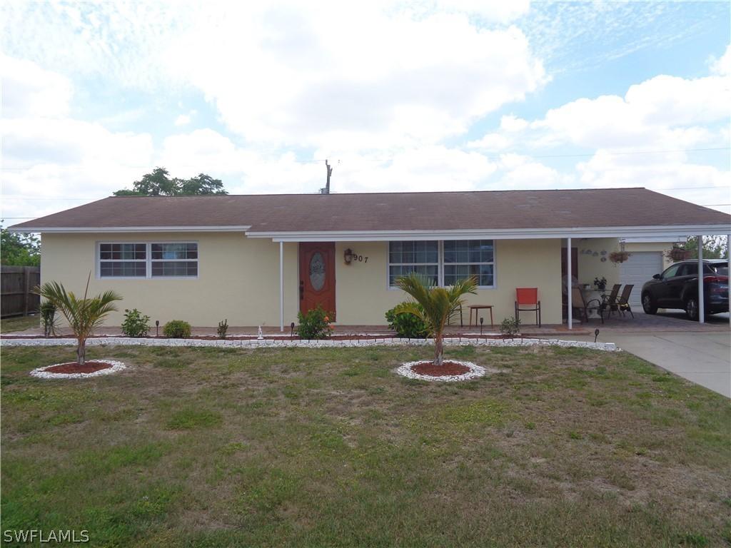 907 Laredo Ave., Lehigh Acres, FL 33936