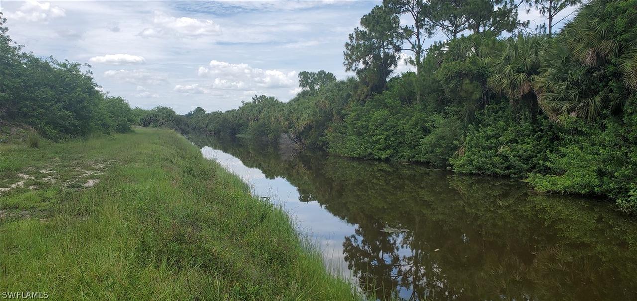 611 Naples Ave., Lehigh Acres, FL 33974