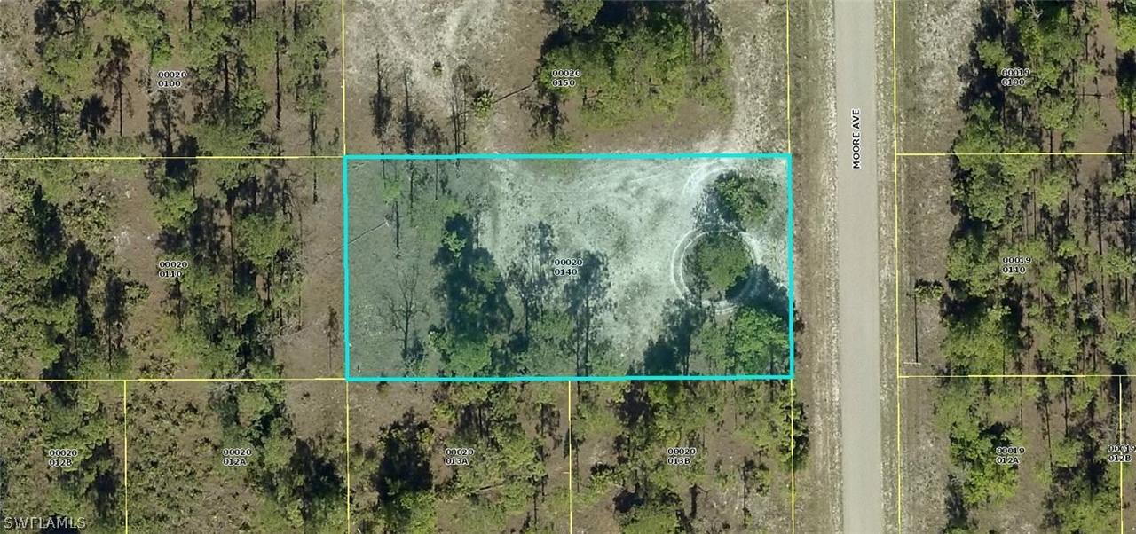 903 Moore Ave., Lehigh Acres, FL 33972