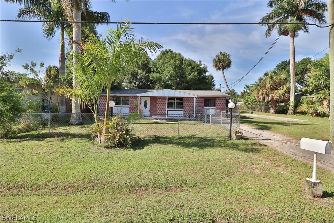 4623 Maple Ct., Fort Myers, FL 33905
