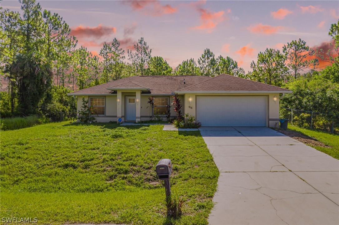 906 Mckinley Ave., Lehigh Acres, FL 33972