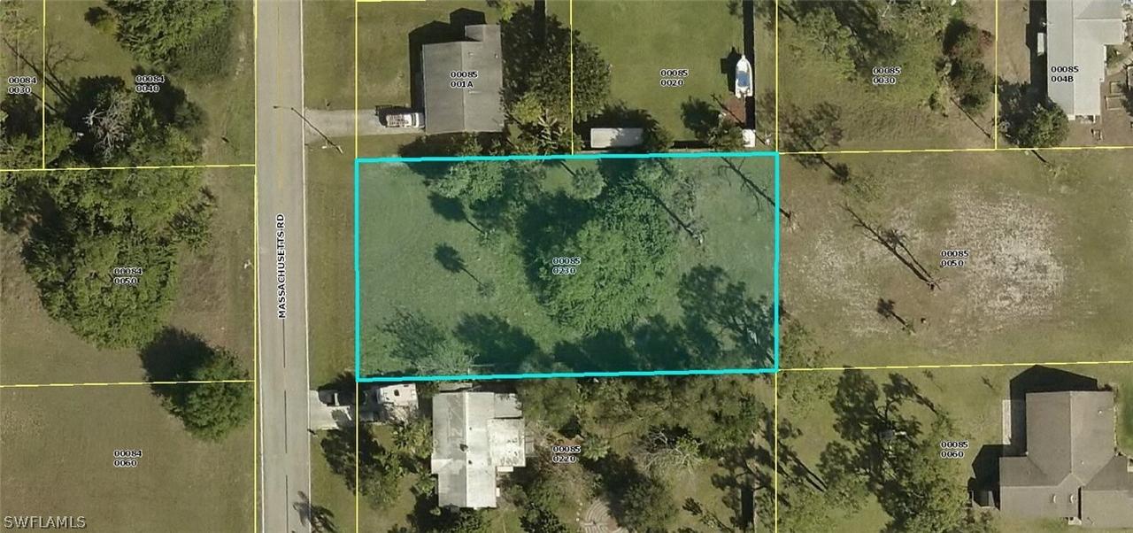 26 Massachusetts Rd., Lehigh Acres, FL 33936