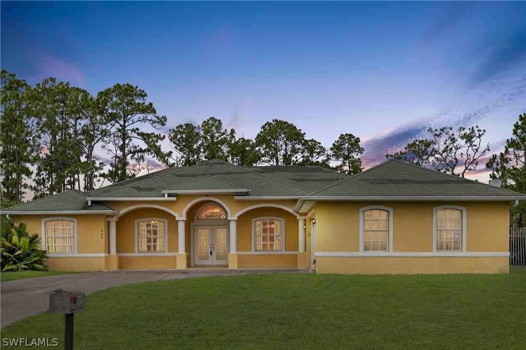 909 Cortez Ave., Lehigh Acres, FL 33972