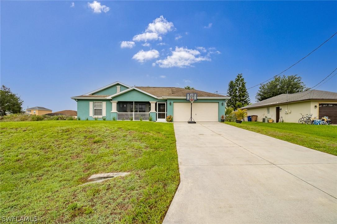 1033 Cedartree Ave., Lehigh Acres, FL 33971