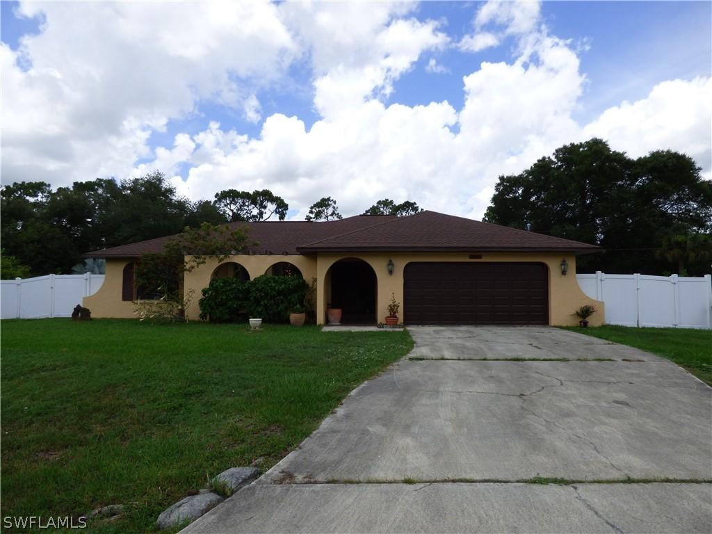 313 Mcarthur Ave., Lehigh Acres, FL 33936