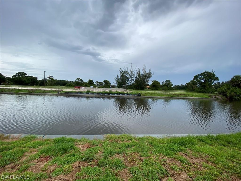 2327 NW 33rd Pl., Cape Coral, FL 33993
