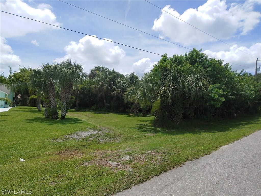 602 Hibiscus Ave., Lehigh Acres, FL 33972