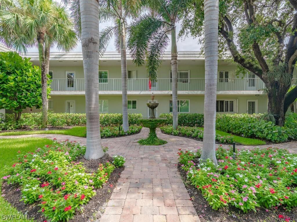527 Broad Ave., Naples, FL 34102