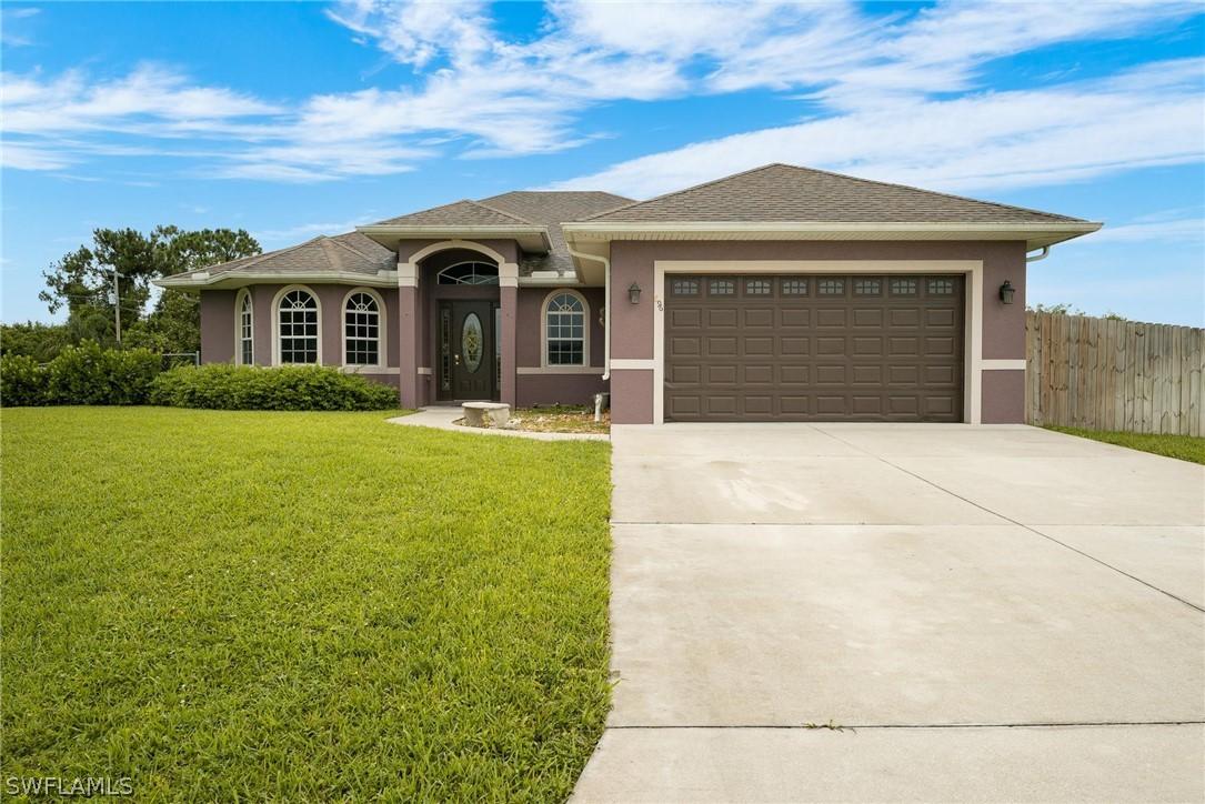 696 Kingsbury St., Lehigh Acres, FL 33974