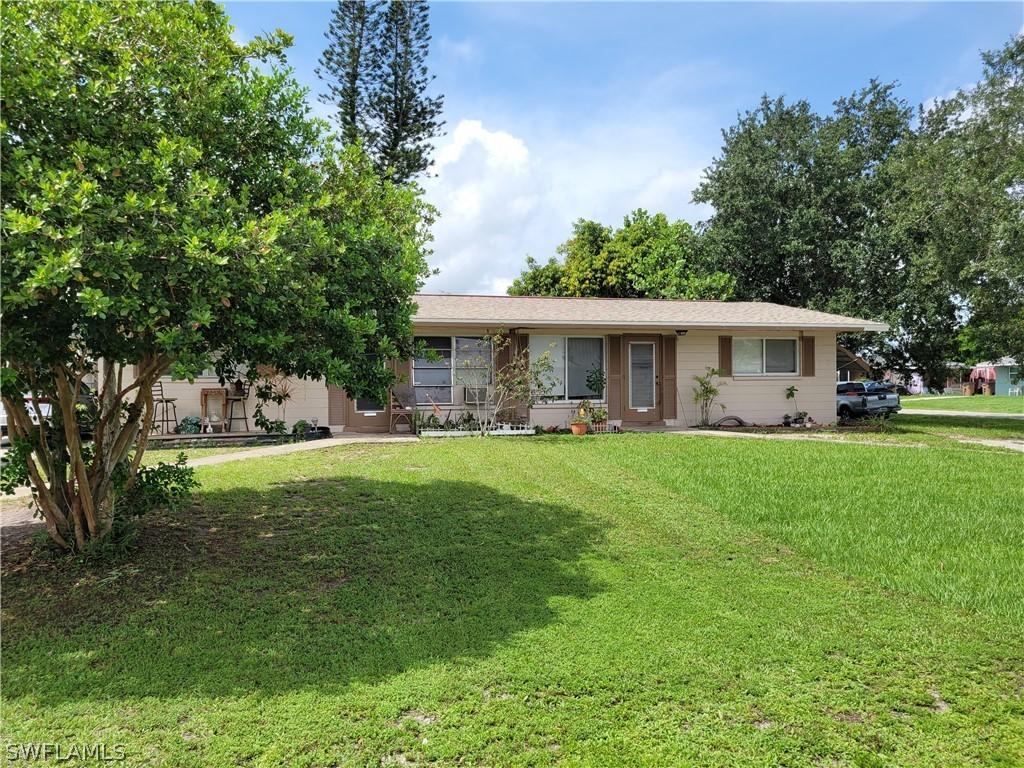 1122 Vineyard St., Lehigh Acres, FL 33936