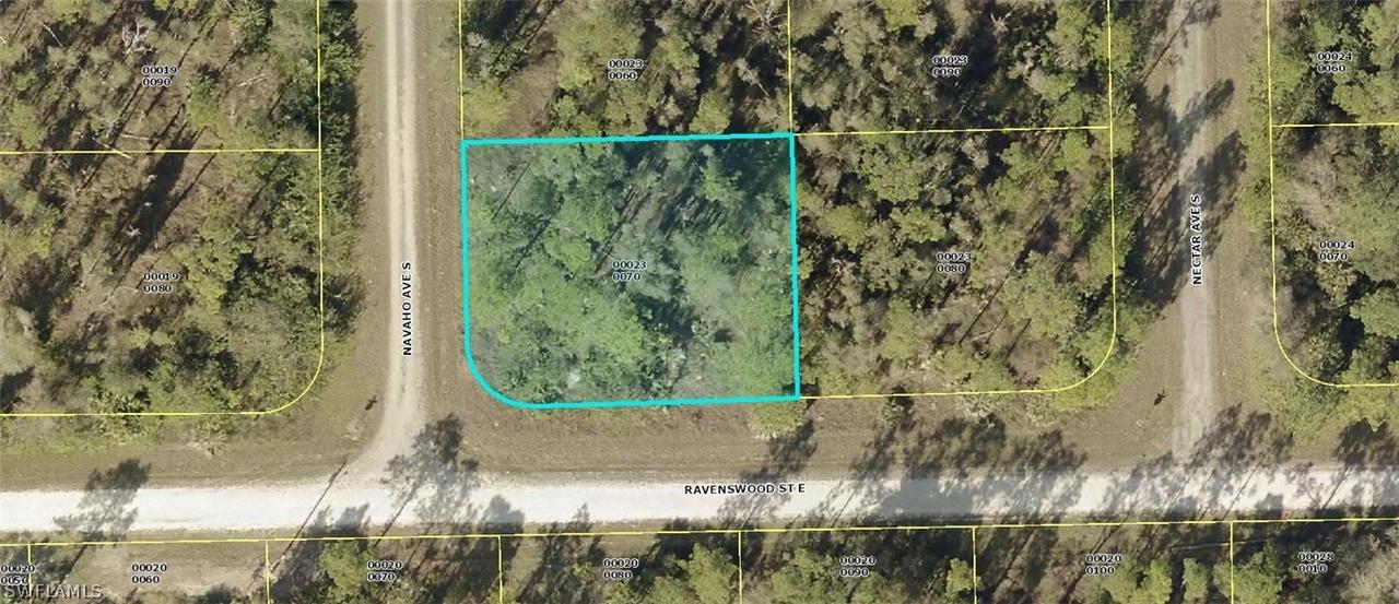 137 Navaho Ave., Lehigh Acres, FL 33974