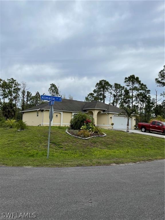 711 Almelia St., Lehigh Acres, FL 33974