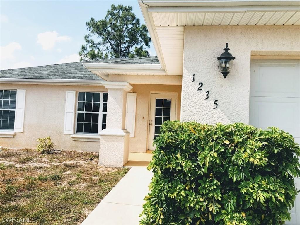 1235 Bayou St., Lehigh Acres, FL 33974