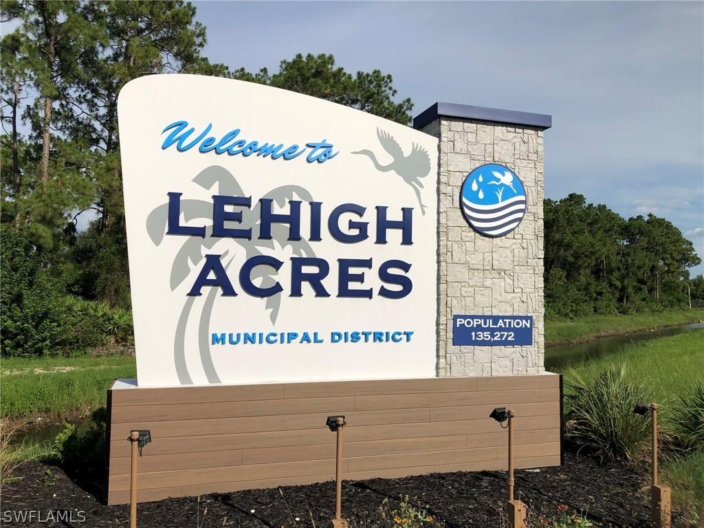 318 Malaga Ave., Lehigh Acres, FL 33974