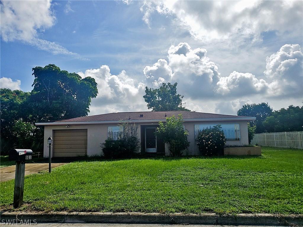 523 Pennview Ave., Lehigh Acres, FL 33936