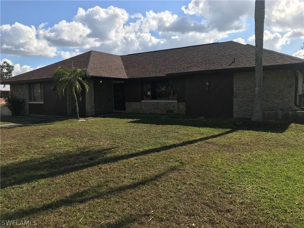 325 Greenwood Ave., Lehigh Acres, FL 33936