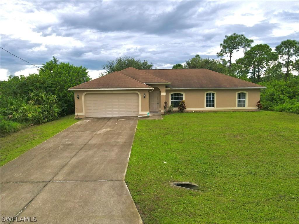 938 Graystone Ave., Lehigh Acres, FL 33974