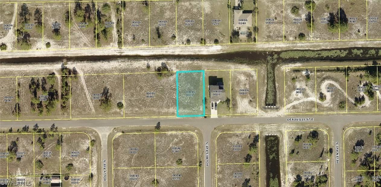1227 Deauville St., Lehigh Acres, FL 33974