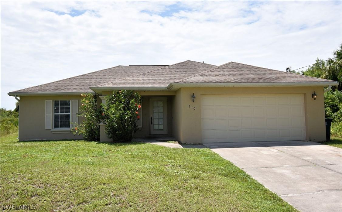 910 Mayfield Ave., Lehigh Acres, FL 33974