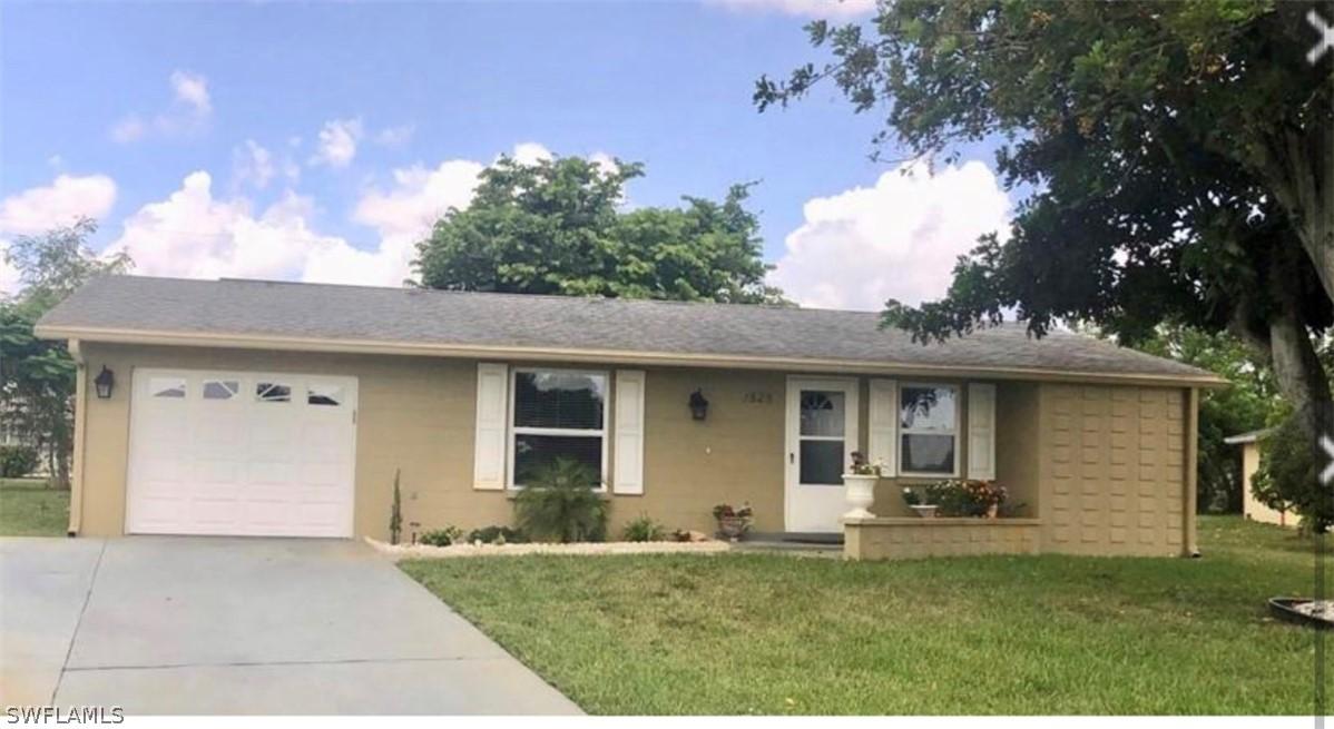 1528 Lindale Cir., Lehigh Acres, FL 33936