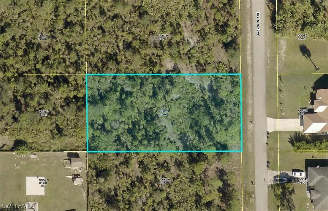 907 Jackson Ave., Lehigh Acres, FL 33972