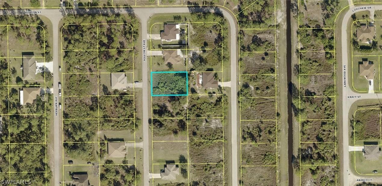 909 Hillcrest Ave., Lehigh Acres, FL 33974